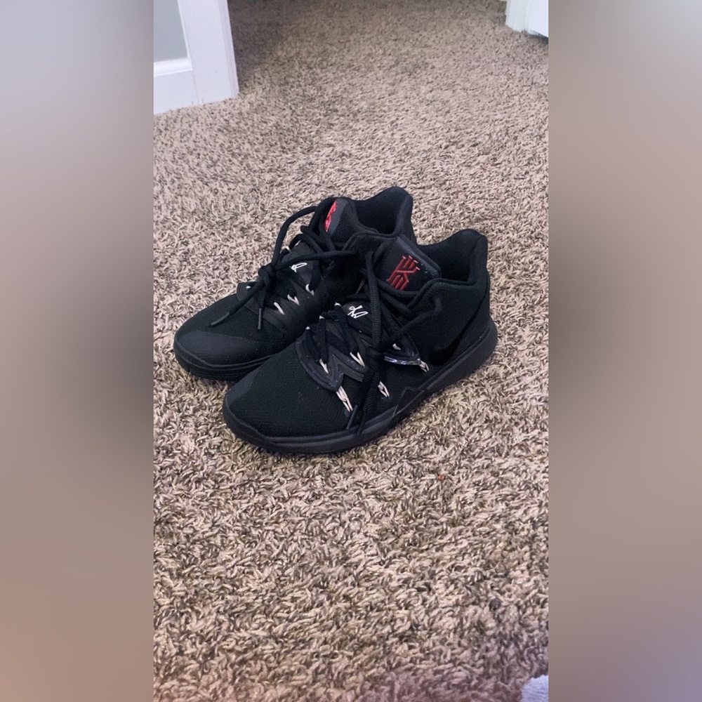 “Red carpet” kyrie 5